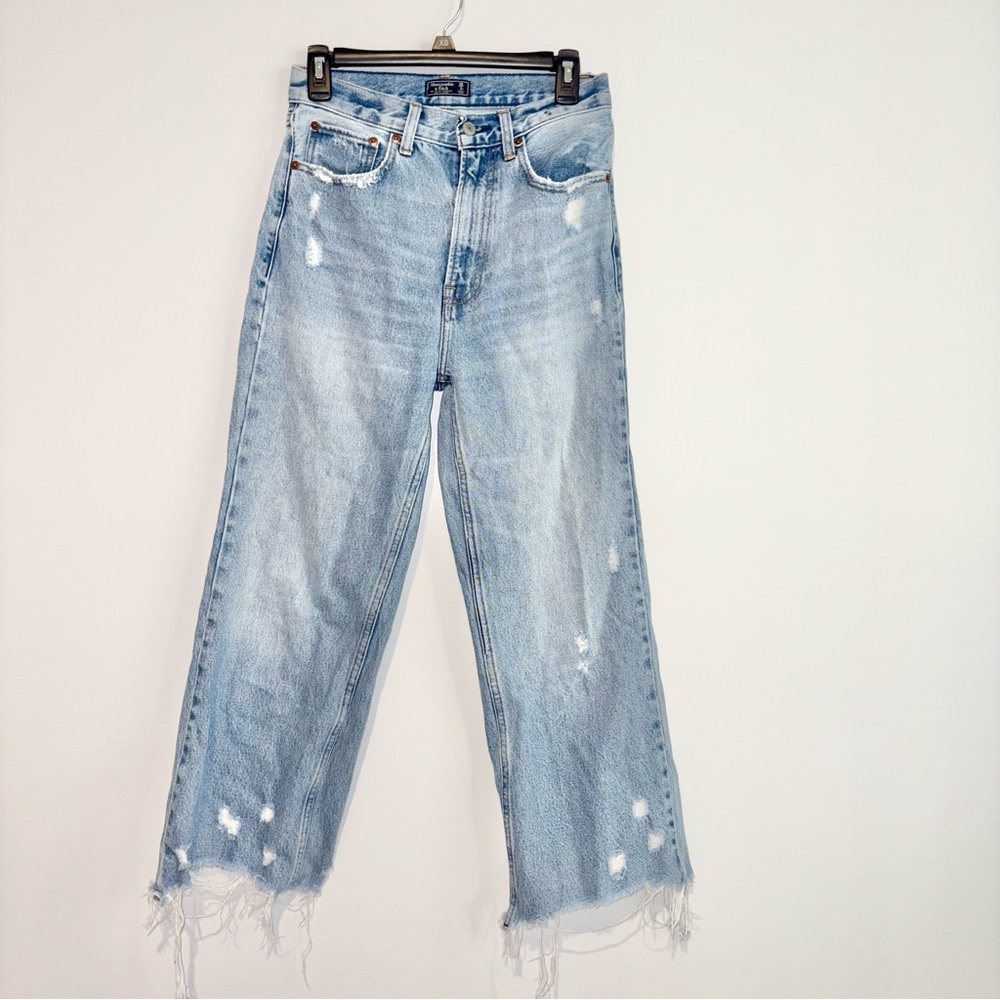 Abercrombie & Fitch Distressed Cropped distressed raw hem‎ mom jeans light 26
